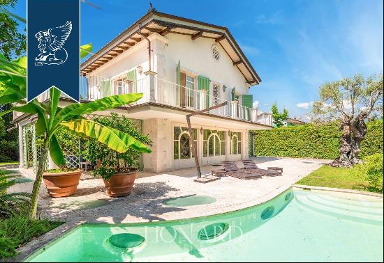 Elegant villa with a garden for sale in the most luxurious district of Forte dei Marmi