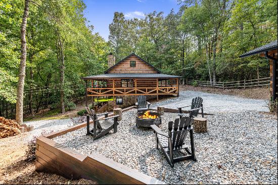 Classic Rustic Charm Cabin with Contemporary Elements