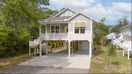 159 NW 8th Street, Oak Island, NC 28465