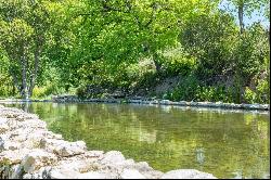 Lourmarin very beautiful renovated old property at the foot of the Luberon on 1.4 hectares