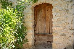 Lourmarin very beautiful renovated old property at the foot of the Luberon on 1.4 hectares