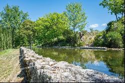 Lourmarin very beautiful renovated old property at the foot of the Luberon on 1.4 hectares