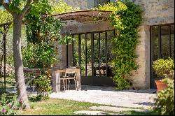 Lourmarin very beautiful renovated old property at the foot of the Luberon on 1.4 hectares