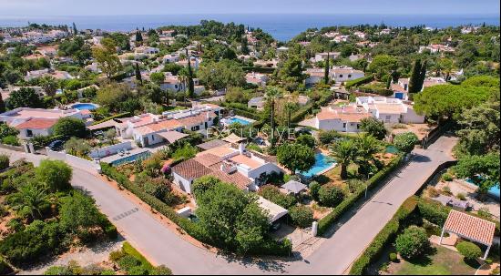 One level villa within walking distance to Carvoeiro with seaviews for sale Algarve