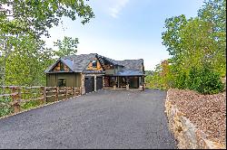 Private Retreat In An Upscale Mountain Community