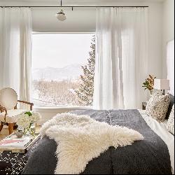 Chic Mountain Gem