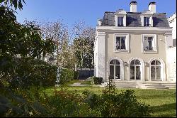 Neuilly-sur-Seine - A magnificent 6-bed apartment with a swimming pool and a garden