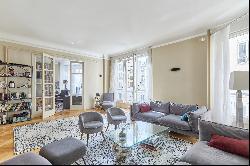 Paris 16th District – A superb 4-bed apartment