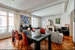 Paris 3rd District - An elegant 3-bed apartment