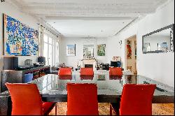 Paris 3rd District - An elegant 3-bed apartment