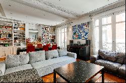 Paris 3rd District – An elegant 3-bed apartment