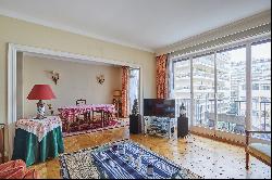 Paris 7th District - A 3-bed apartment with a balcony