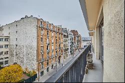 Paris 7th District – A 3-bed apartment with a balcony