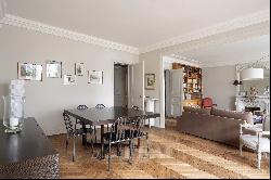 Paris 16th District – An elegant 3-bed apartment