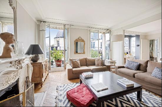 Paris 16th District - An elegant 3-bed apartment