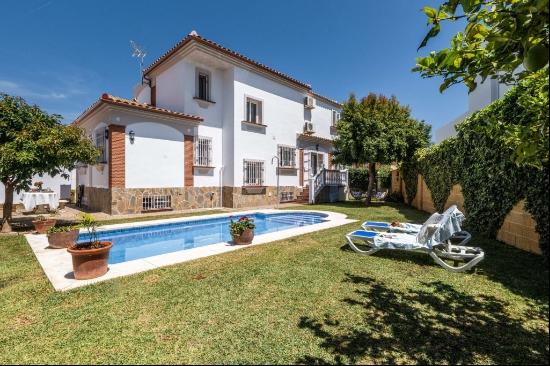 Charming villa with a guest apartment in Benalmadena, Benalmadena 29630