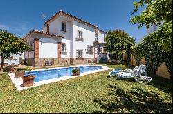 Charming villa with a guest apartment in Benalmadena, Benalmadena 29630