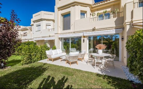 Contemporary fully renovated townhouse with rooftop solarium in , Benahavis 29679