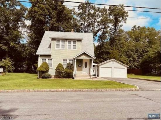 21 Intervale Road, Livingston NJ 07039