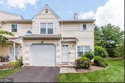 18 Pilgrim Ct, Ewing NJ 08628