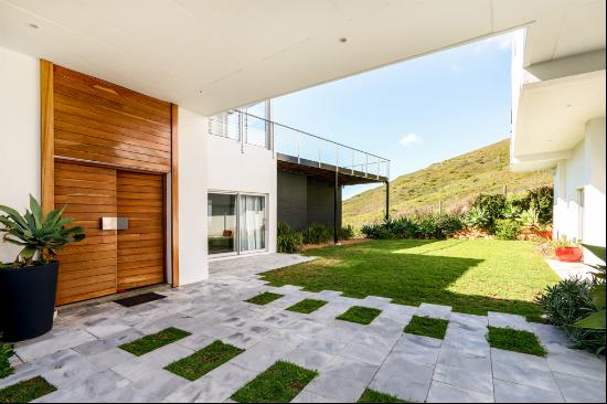 Photos Video1 of 39 R 10 980 000 Bond Costs 4 Bedroom House for Sale in Vredehoek Vredeho