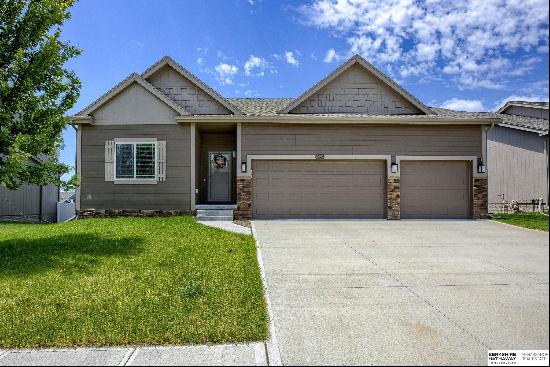 13516 S 50 Street, Papillion NE 68133