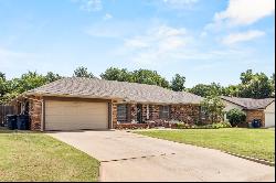 15 Crown Point, Shawnee OK 74804