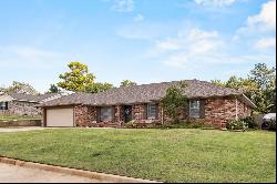 15 Crown Point, Shawnee OK 74804