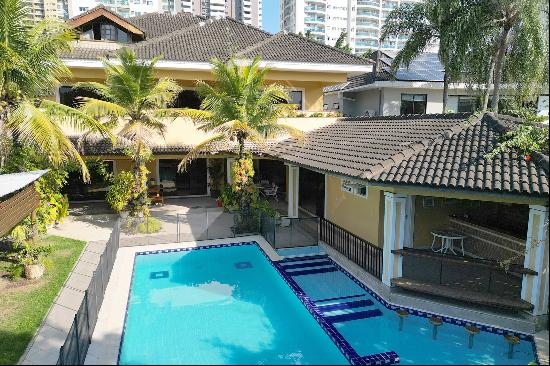 Spacious and luxurious house in Condominio Pedra de Itauna, Barra da Tijuca