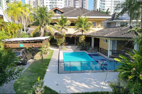 Spacious and luxurious house in Condominio Pedra de Itauna, Barra da Tijuca