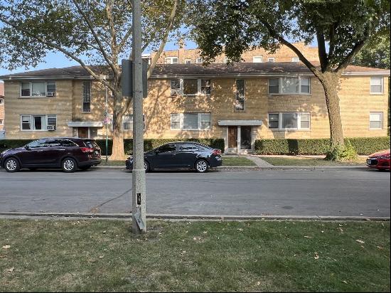 264 W Washington Boulevard #1C, Oak Park IL 60302