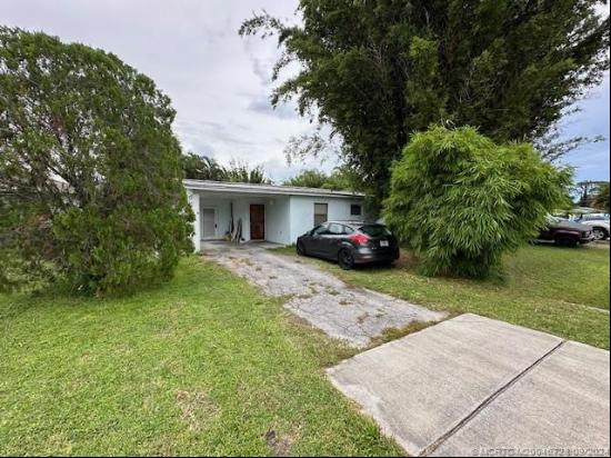 3023 SE Banyan Street, Stuart FL 34997