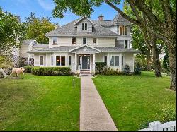 110 W Dixon, Charlevoix MI 49720