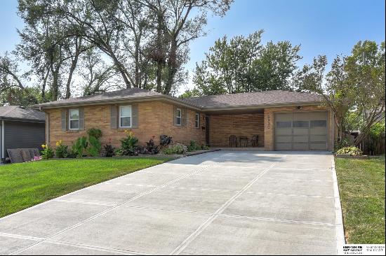 2930 S 135th Street, Omaha NE 68144