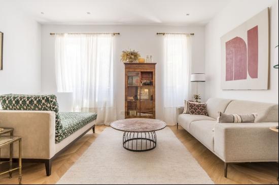 Complete flat, recently refurbished and ready to move in., Madrid 28001