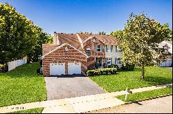 17 Glacier Drive, Howell NJ 07731