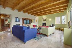 4 La Semilla Rd, Taos NM 87571