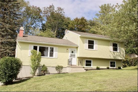 42 Mandalay Drive, Poughkeepsie NY 12603