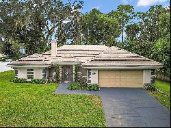 2115 Oak Leaf Circle, Mount Dora FL 32757