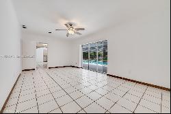 5685 SW 85th St, Miami FL 33143