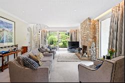 Meadway, Esher, Surrey, KT10 9HG