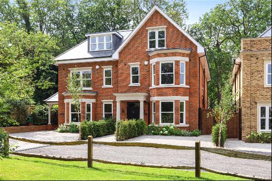 Copsem Lane, Esher, Surrey, KT10 9HJ