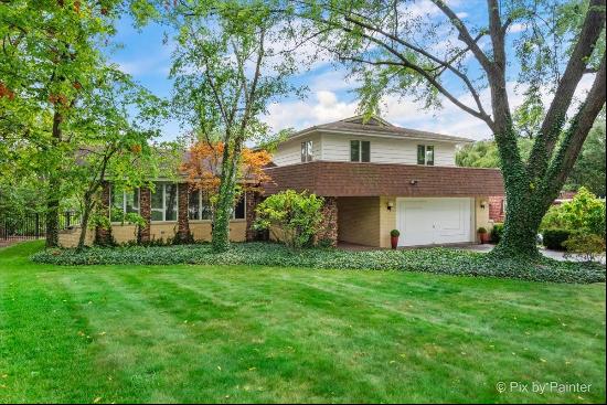 23W101 Kings Court, Glen Ellyn IL 60137