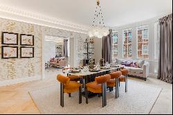 Immaculately presented three-bedroom apartment in the heart of Mayfair