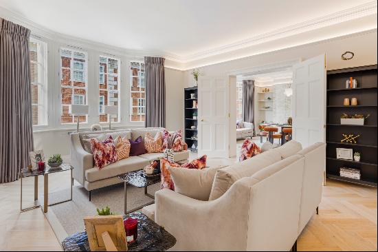 Immaculately presented three-bedroom apartment in the heart of Mayfair