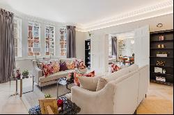 Immaculately presented three-bedroom apartment in the heart of Mayfair