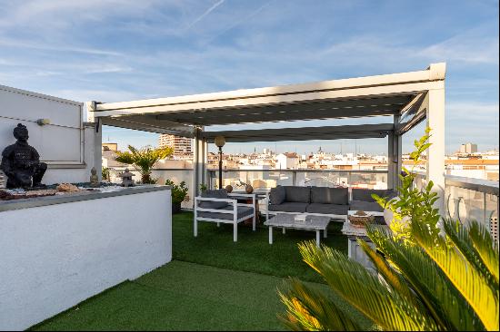 Exclusive penthouse with views in Arguelles