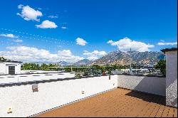 Beautiful Corner-Unit With Rooftop Deck