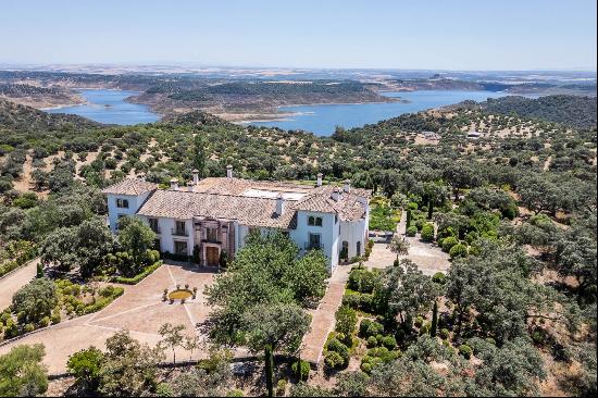 Private Estate surrounded by the Breña Reservoir and Mediterranean Forest