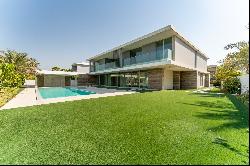 Palatial Villa with Pool and Park View